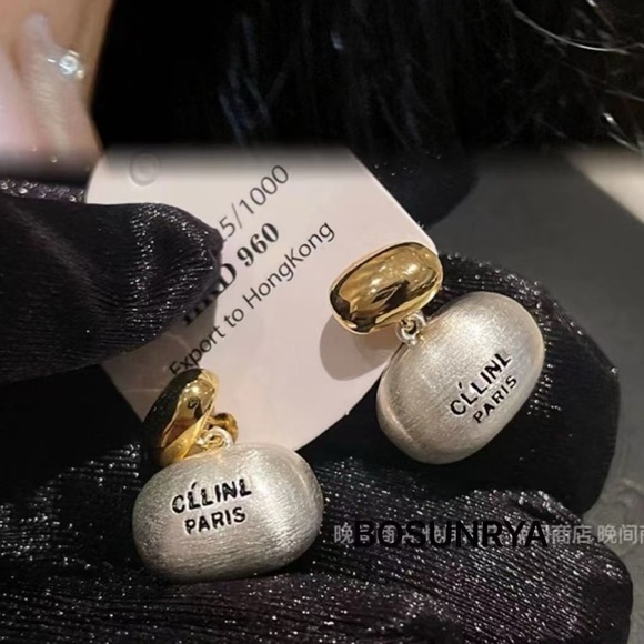 Jewelry - New - Icon “fashion” pearl earrings